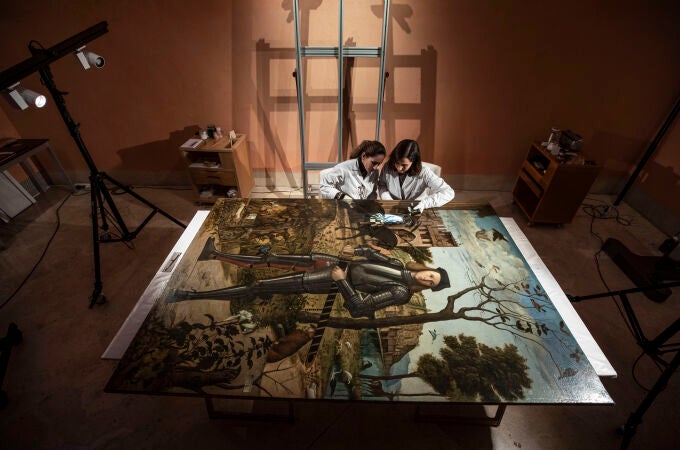 Restauración del cuadro Retrato del Caballero de Vittore Carpaccio en el Museo Thyssen. Susana Pérez directora de restauración y Alejadra Martos, restauradora. © Gonzalo Pérez Mata