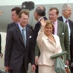 MD104. TORREJON DE ARDOZ (MADRID), 21/05/04.- El Gran Duque de Luxemburgo, Enrique, acompañado de su esposa María Teresa MestreEFE/J.L. PINO
