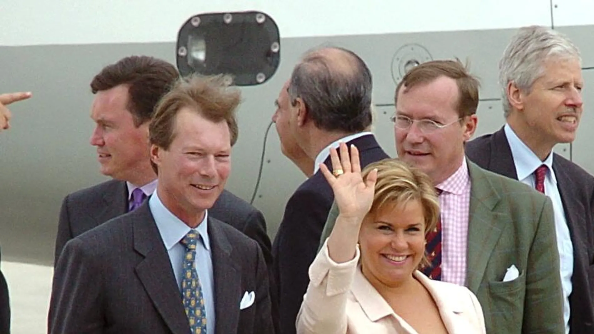 MD104. TORREJON DE ARDOZ (MADRID), 21/05/04.- El Gran Duque de Luxemburgo, Enrique, acompañado de su esposa María Teresa MestreEFE/J.L. PINO