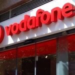 Rótulo de Vodafone en una de sus tiendas