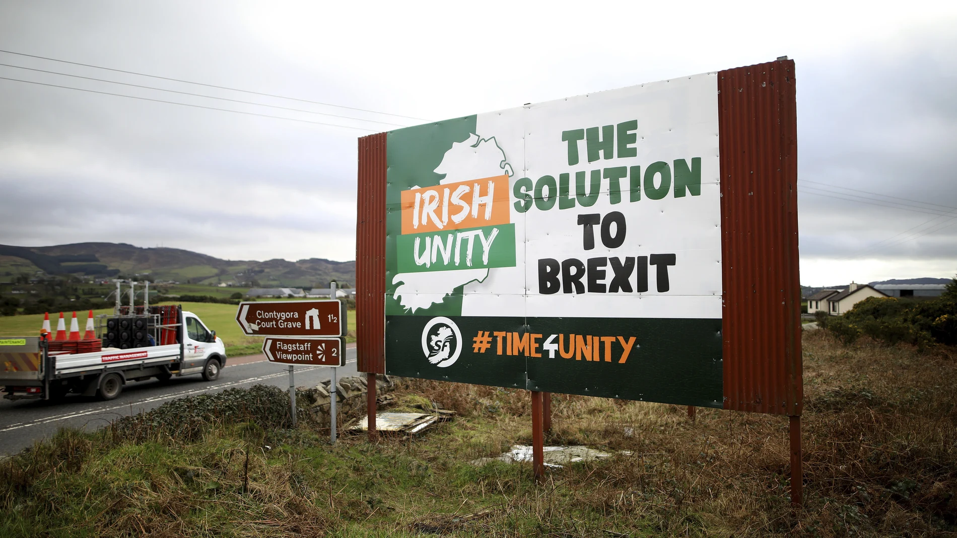 Un cartel en una carretera de la localidad norilrandesa de Newry reclama la unificación de la isla para combatir el Brexit/AP