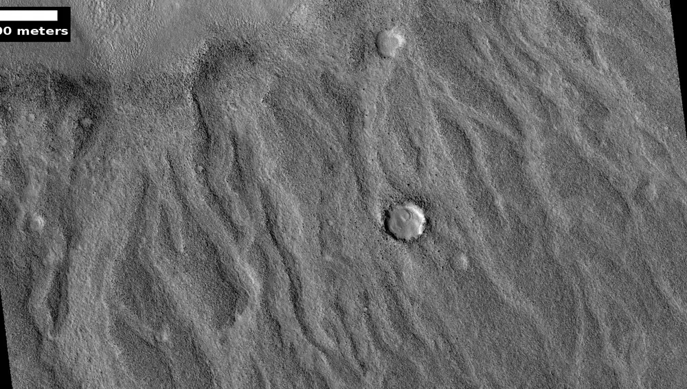 Canales excavados por la corriente de un tsunami en la superficie marciana.