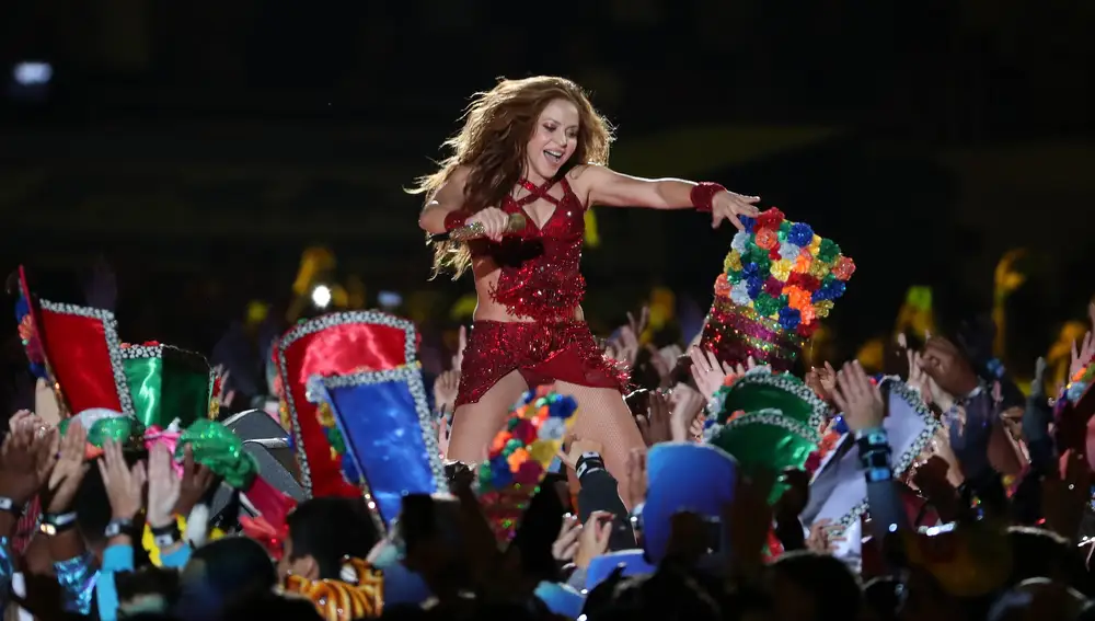 Shakira no dudó en realizar su famoso movimiento de cadera durante una parte de su actuación