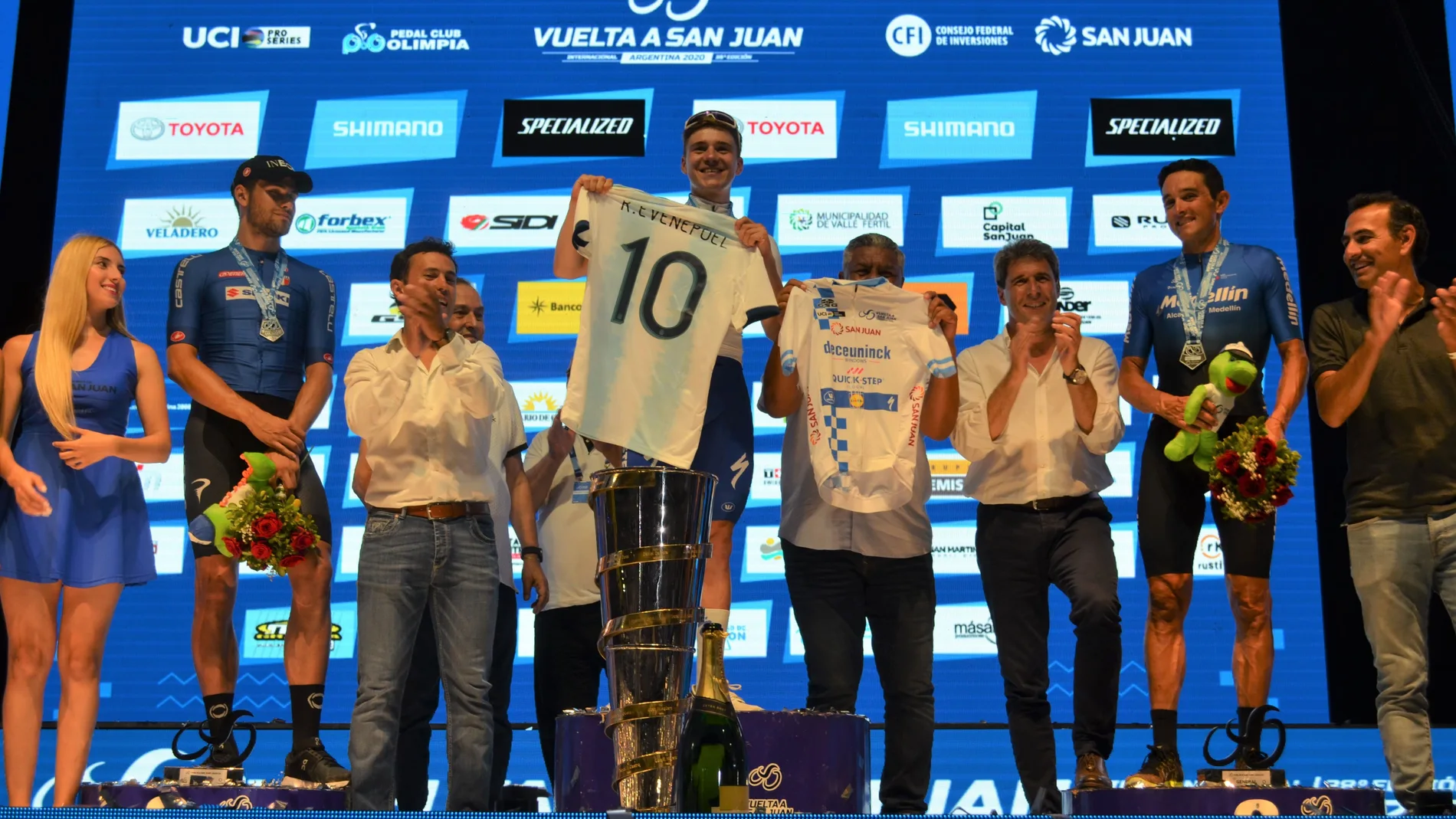 Evenepoel: "Me gusta más que me digan chico maravilla a compararme con Messi"