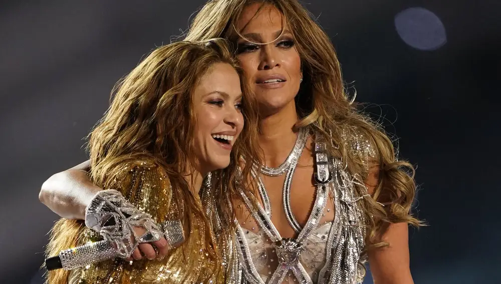 Shakira y Jlo durante la Super Bowl 2020