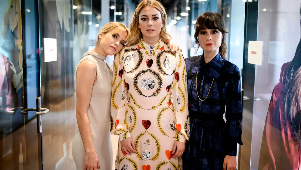 De izda. a dcha., Ana Fernández, Blanca Suárez y Nadia de Santiago, protagonistas de "Las chicas del cable"