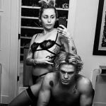 La pareja es aficionada a mostrarse sin ropa en Instagram y a publicar imágenes provocativas