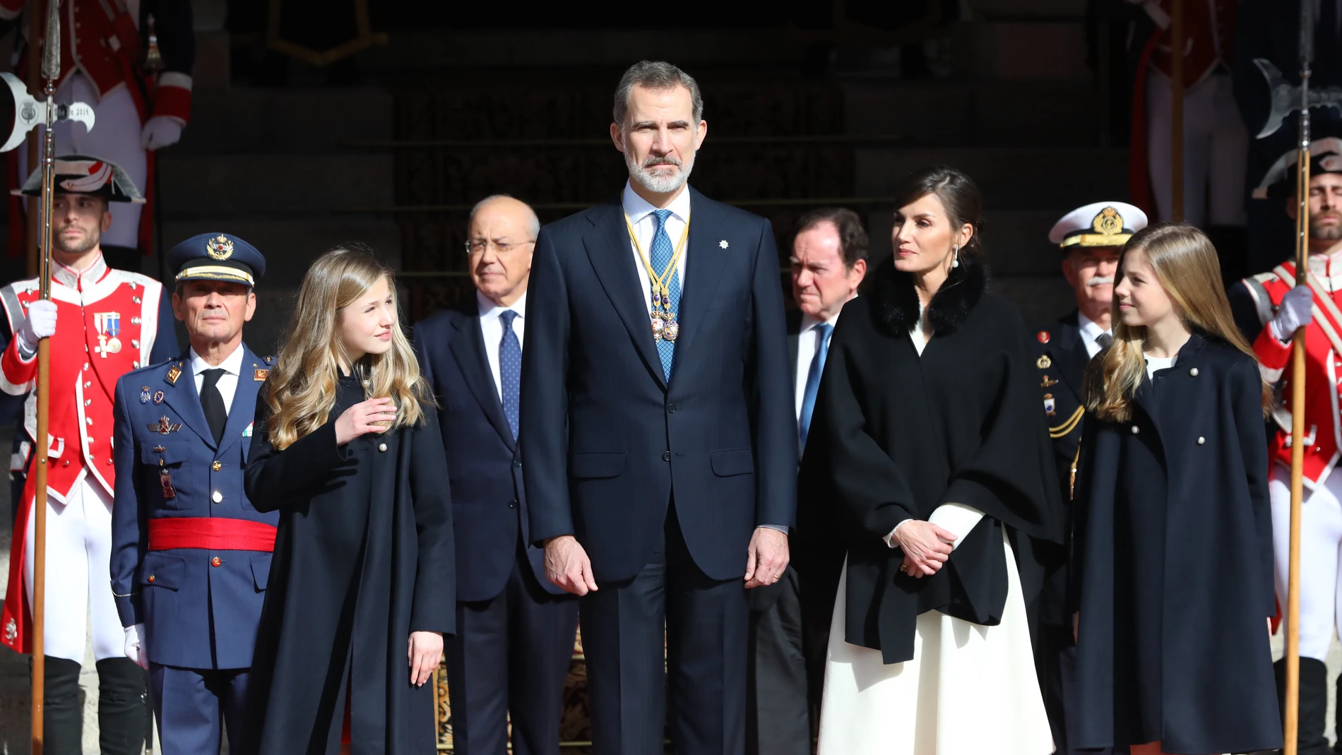 Los Reyes y sus hijas en la apertura de la XIV Legislativa con Pedro Sánchez como presidente del Gobierno.
