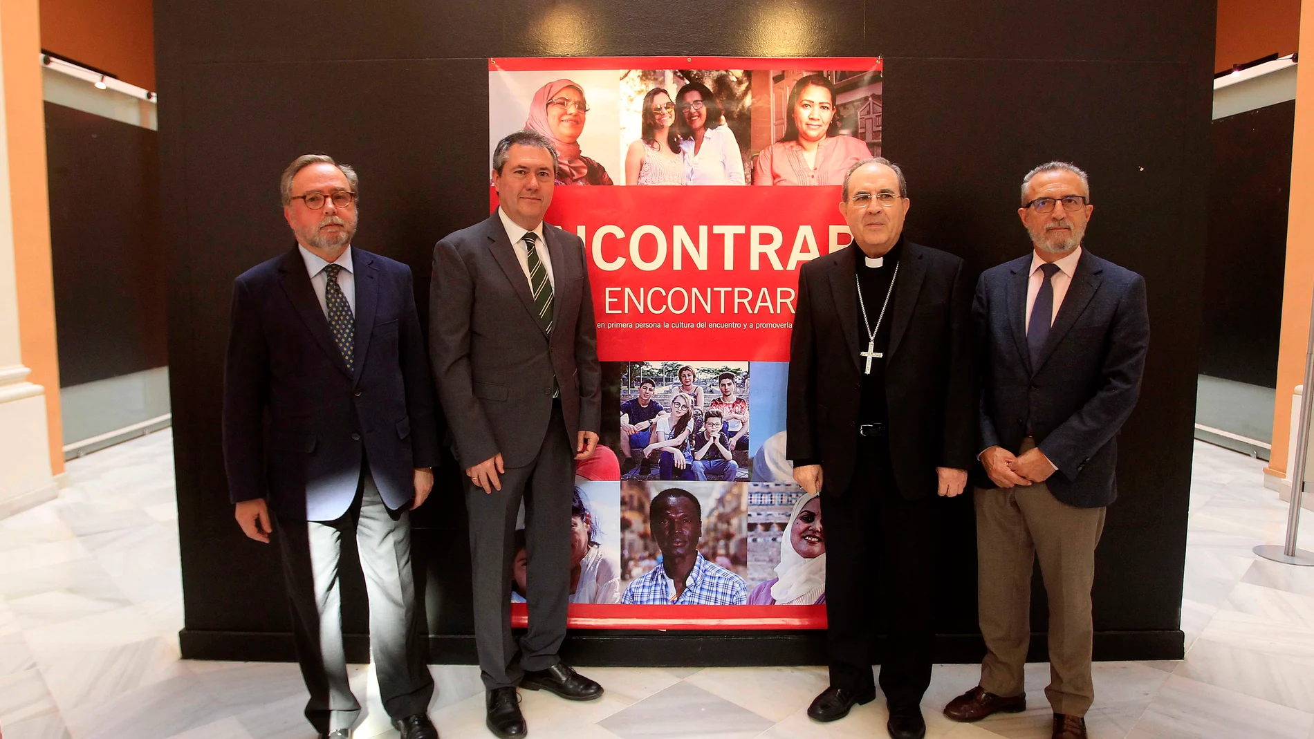 Inauguración de la exposición "Encontrar Para Encontrarnos" de Cáritas Diocesana de Sevilla