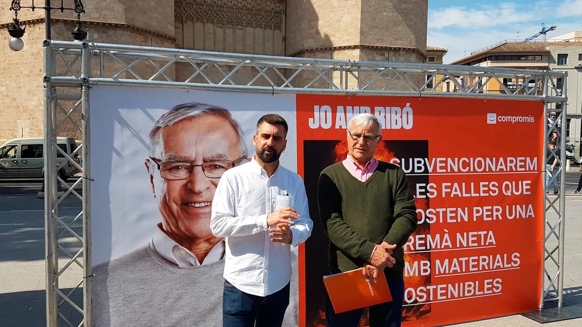 El alcalde de Valencia, Joan Ribó, defiende al concejal de Cultura Festiva, Pere Fuset. Asegura que no debe dimitir porque no ha cometido delito alguno de corrupción