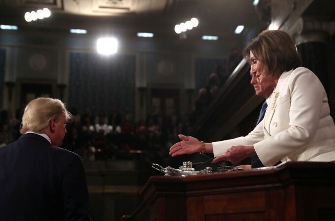 President Donald Trump turns away as Speaker of the House Nancy Pelosi reaches out to shake his hand as he arrives to deliver his State of the Union address to a joint session of the U.S. Congress in the House Chamber of the U.S. Capitol in Washington, U.S. February 4, 2020. REUTERS/Leah Millis/POOL TPX IMAGES OF THE DAY