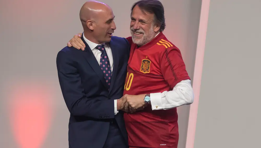 Madrid. 4/2/20. El presidente de la RFEF, Luis Rubiales, y el presidente del Grupo Planeta, José Creuheras, presentan el acuerdo para poner en marcha el torneo eCopaRFEF, una nueva competición abierta a todos los aficionados de efootball de España. © Luis Díaz
