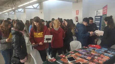 Varios preuniversitarios conocen la oferta formativa de la UEMC en Unitour Valladolid