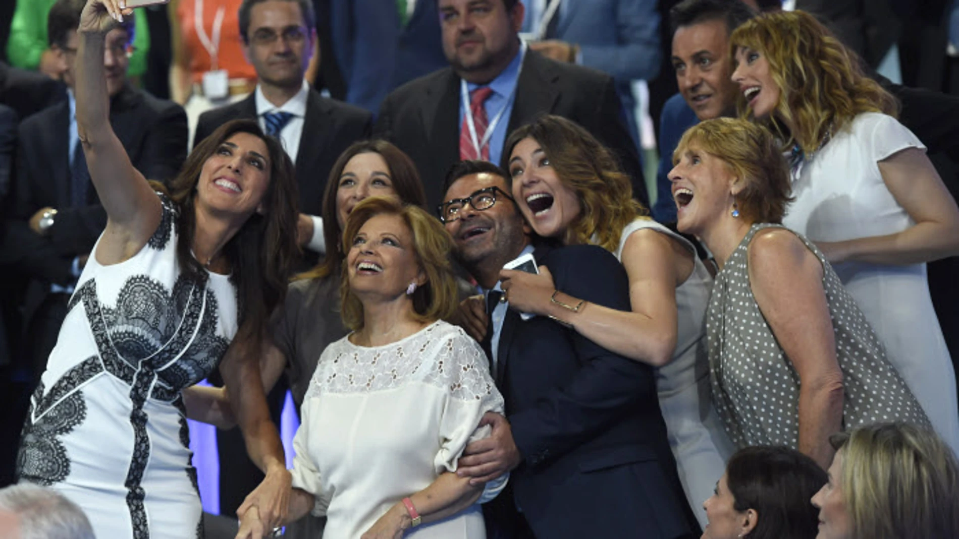 Paz Padilla, Mercedes Milá, Maria Teresa Campos, Sandra Barneda y otras caras de Telecinco en el 25 aniversario de la cadena.