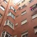 Se precipitó desde un quinto piso de un edificio de la calle Elio Antonio de Nebrija de Getafe