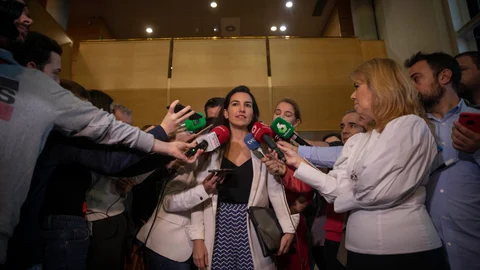 06-02-20. Madrid. Rocio Monasterio atiende a los medios de comunicación antes del último Pleno de la Asamblea. ©Gonzalo Pérez Mata