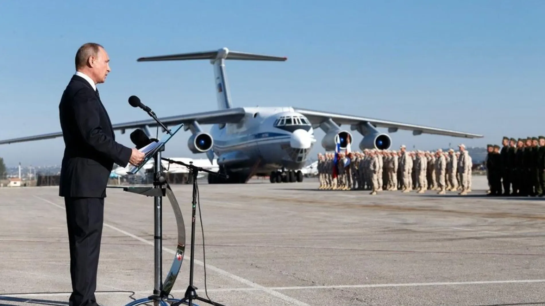 Vladimir Putin visita la base aérea de Hamimim en Siria el 11 de septiembre de 2017