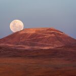 Superluna fotografiada sobre Cerro Armazones (Chile)