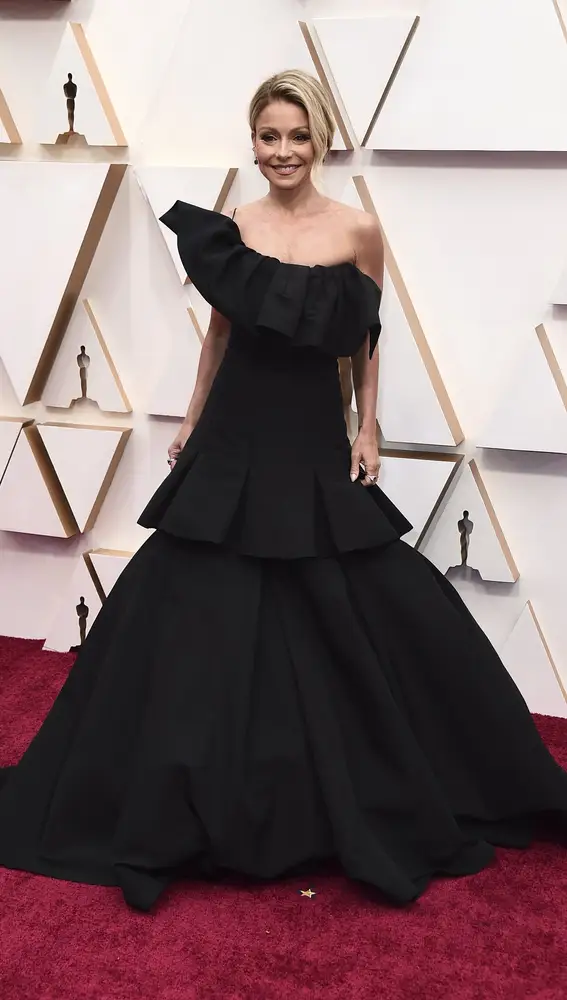 Kelly Ripa en la alfombra roja de los Oscars 2020.