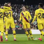  Polémica en el Betis-Barcelona: ¿Hay empujón de Lenglet en el gol de Busquets?