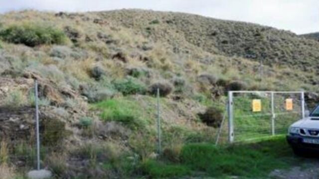 Vallado en una de las zonas de acceso restringido en Palomares (Cuevas del Almanzora, Almería)