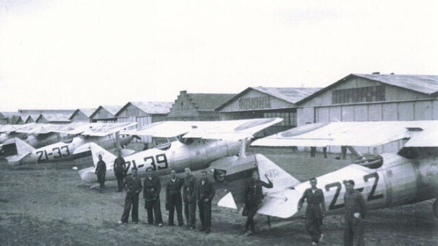 Aviones Breguet 19 en el aeródromo de León