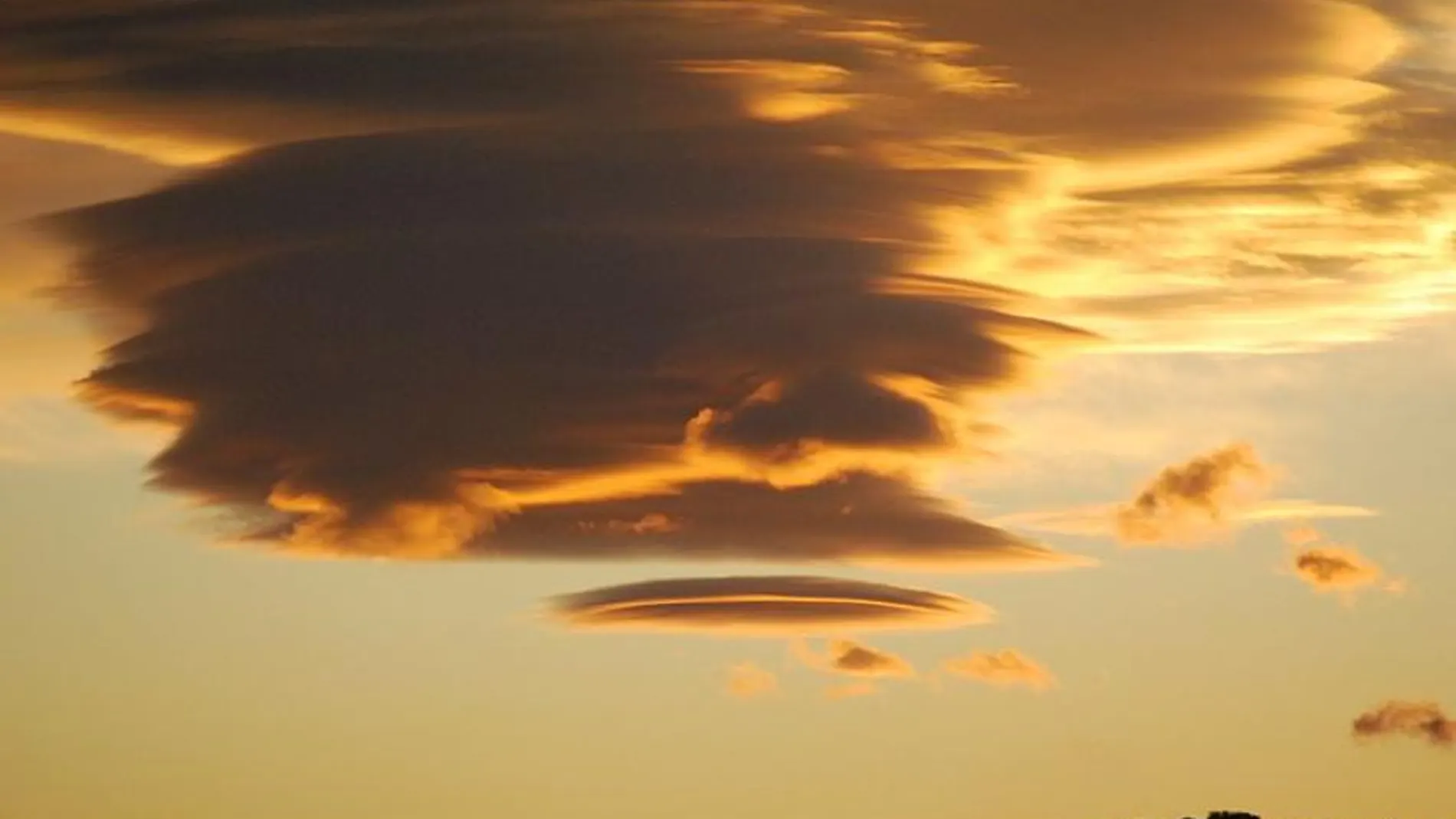 Nube lenticular (Arturo González)