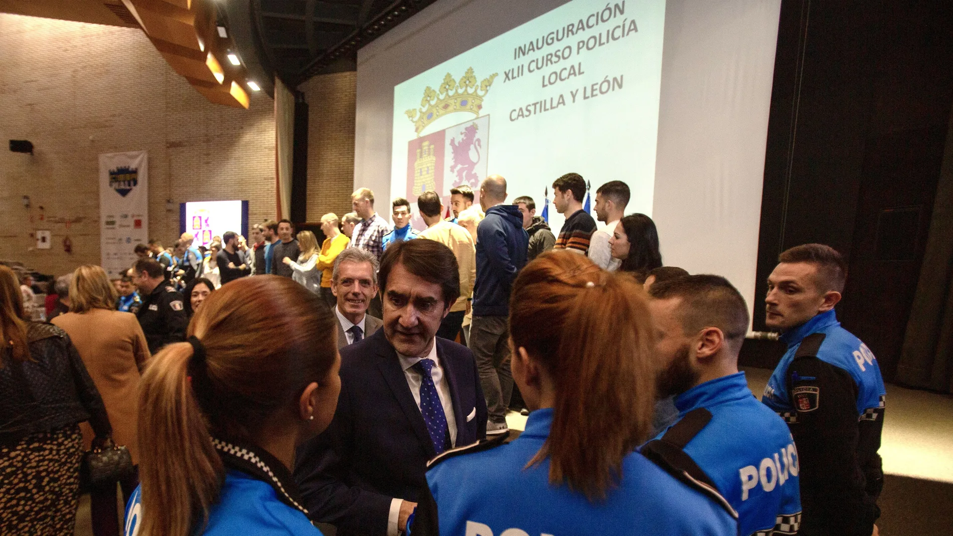 El consejero de Fomento y Medio Ambiente, Juan Carlos Suárez-Quiñones, inaugura el 42 curso de Policía Local en la Escuela de Policía de Ávila