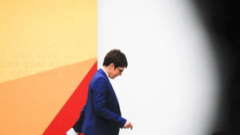 Annegret Kramp-Karrenbauer después de la rueda de prensa en Berlín.