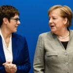 Sucesora de Merkel al frente de conservadores no concurrirá a la Cancillería