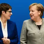 Sucesora de Merkel al frente de conservadores no concurrirá a la Cancillería