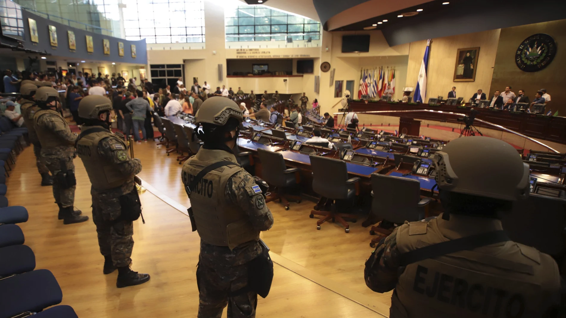 Armed Special Forces soldiers of the Salvadoran Army, following orders of President Nayib Bukele, enter congress upon the arrival of lawmakers, in San Salvador, El Salvador, Sunday, Feb. 9, 2020. Bukele has called on supporters to converge around the country's parliament after legislators refused to gather to vote on a $109 million loan to better equip the country's security forces. Top commanders of the country's police and military have expressed allegiance to the president during the standoff, while positioning security forces in and around the legislative building. (AP Photo/Salvador Melendez)