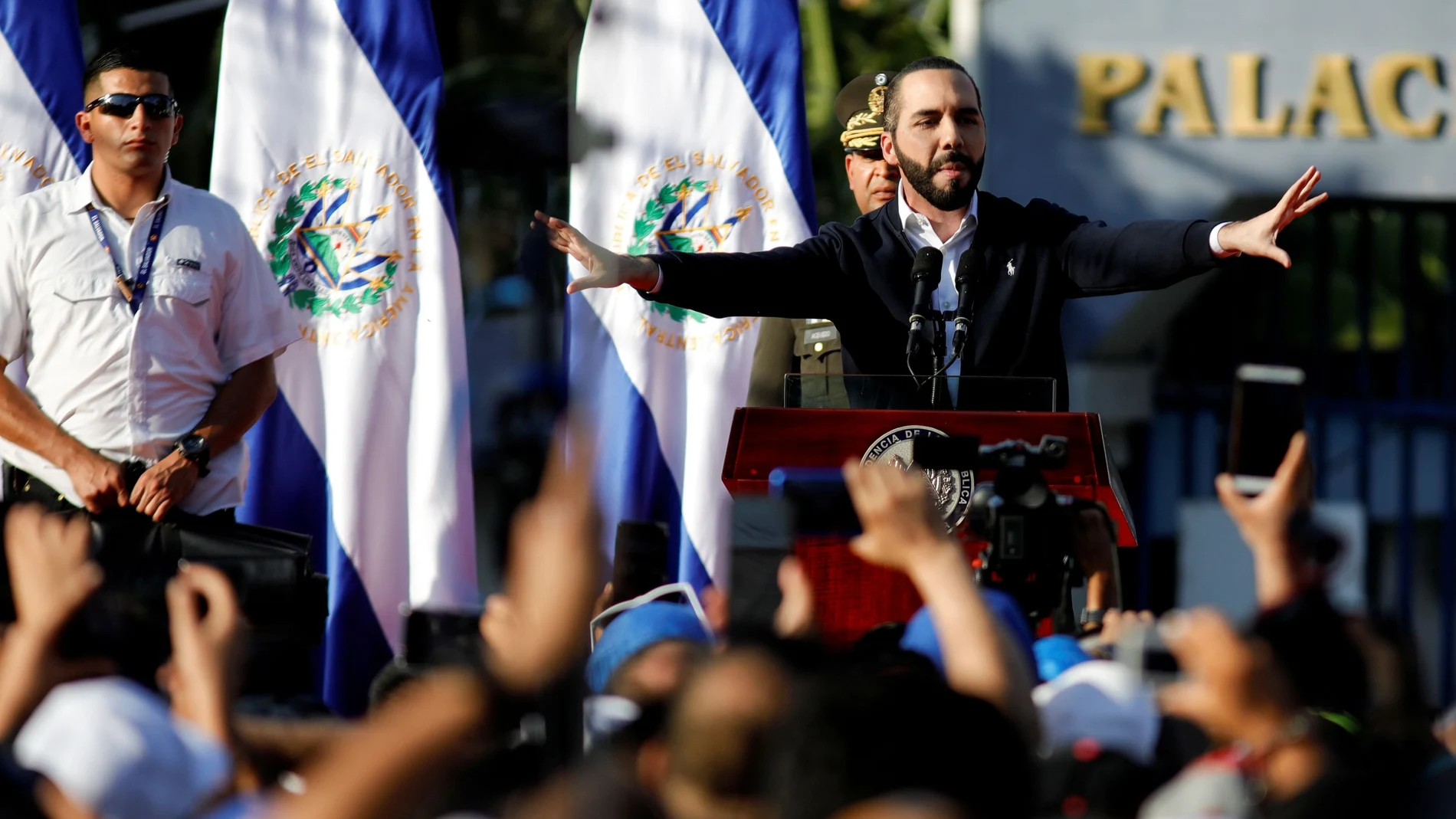 FILE PHOTO: Supporters of Salvadoran President Nayib Bukele protest outside the national congress in San Salvador