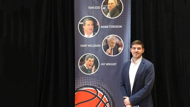 Jaime Alonso en Baltimore, durante el acto de inauguración de la presente temporada NCAA
