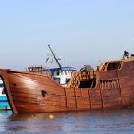La nueva réplica de la Nao Victoria, bautizada como "Nao Victoria 500", en los astilleros de Palmás de Punta Umbría (Huelva) el día de su botadura