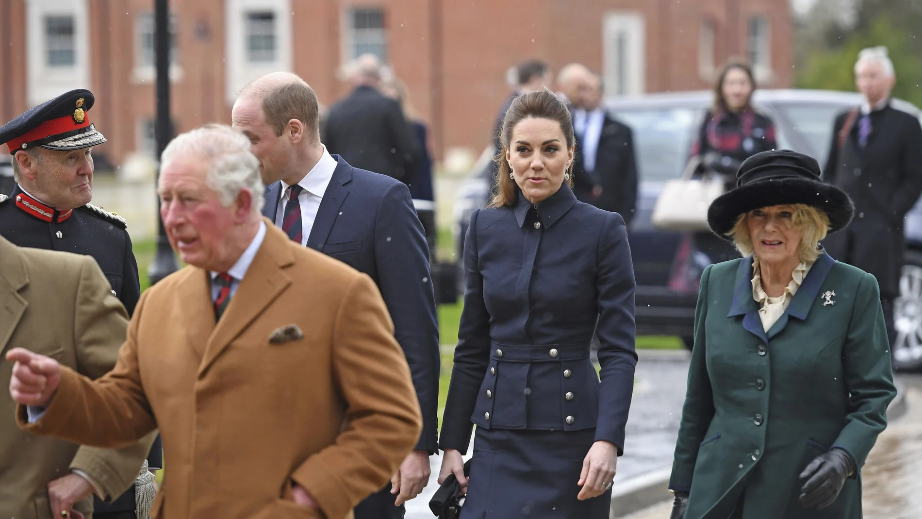 Los duques de Cambridge junto al príncipe Carlos y su esposa Camila