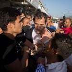 El líder opositor Juan Guaidó fue agredido por una muchedumbre chavista que lo esperba en el aeropuerto de Caracas/EFE