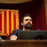 El president del Parlament de Catalunya, Roger Torrent, durante una sesión plenaria, en Barcelona.