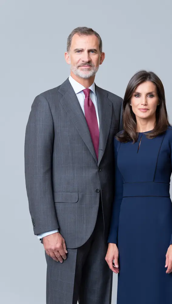 Los Reyes Felipe VI y Letizia posan en sus nuevos retratos oficiales en Madrid (España) a 10 de febrero de 2020.10 FEBRERO 2020Casa de S.M. el Rey10/02/2020