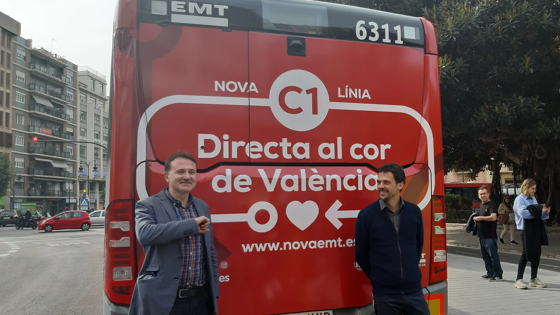 Valencia.- EMT inicia una campaña sobre los cambios de líneas con 1.200 carteles, nueva web e informadores en la calle
