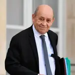 El ministro de Exteriores francés, Jean Yves Le Drian, abandonando el Palacio del Elíseo. Julien Mattia/Le Pictorium Agency