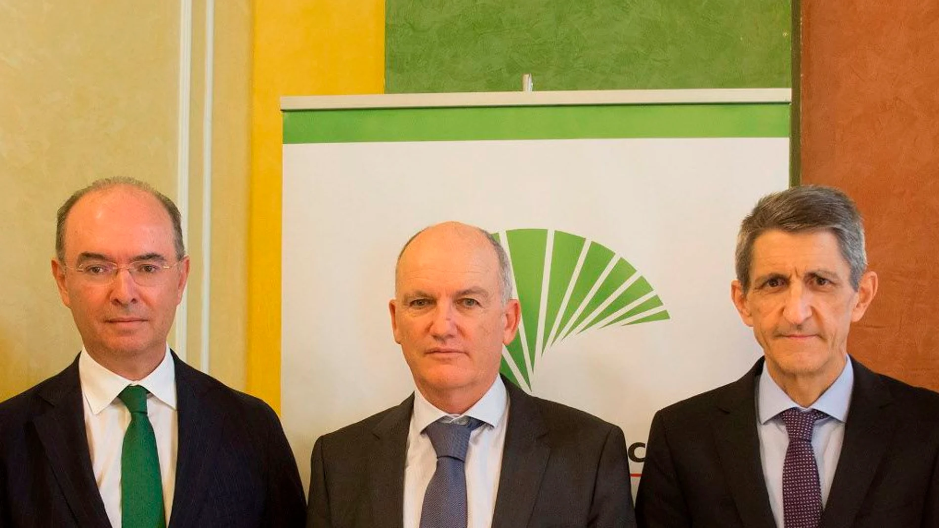Un momento de la presentación del informe elaborado por Unicaja Banco