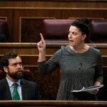 La secretaria general del grupo de Vox, Macarena Olona, durante su intervención en la sesión de control al Gobierno celebrada este miércoles en el Congreso.