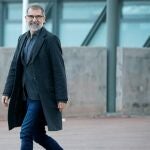 GRAFCAT1278. SANT JOAN DE VILATORRADA (BARCELONA), 13/02/2020.- El presidente de Òmnium Cultural, Jordi Cuixart, ha salido esta mañana de la prisión barcelonesa de Lledoners con un permiso de 72 horas para ir a trabajar que le concedió la Junta de Tratamiento del centro y que avaló una juez de vigilancia penitenciaria pese a oponerse la Fiscalía a esta medida. EFE/Susanna Sáez