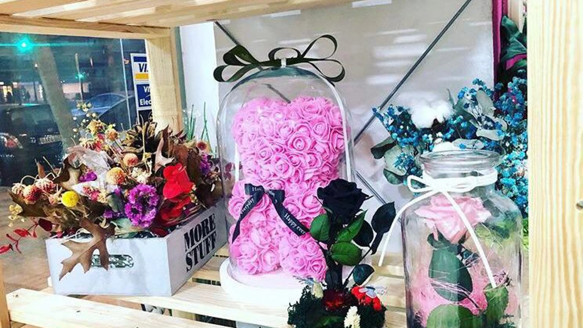 La Floristería «La Violeta Lolín» abrirá a partir de mañana 14 de febrero, celebración de San Valentín «Día de los Enamorados», su segunda tienda en Valencia
