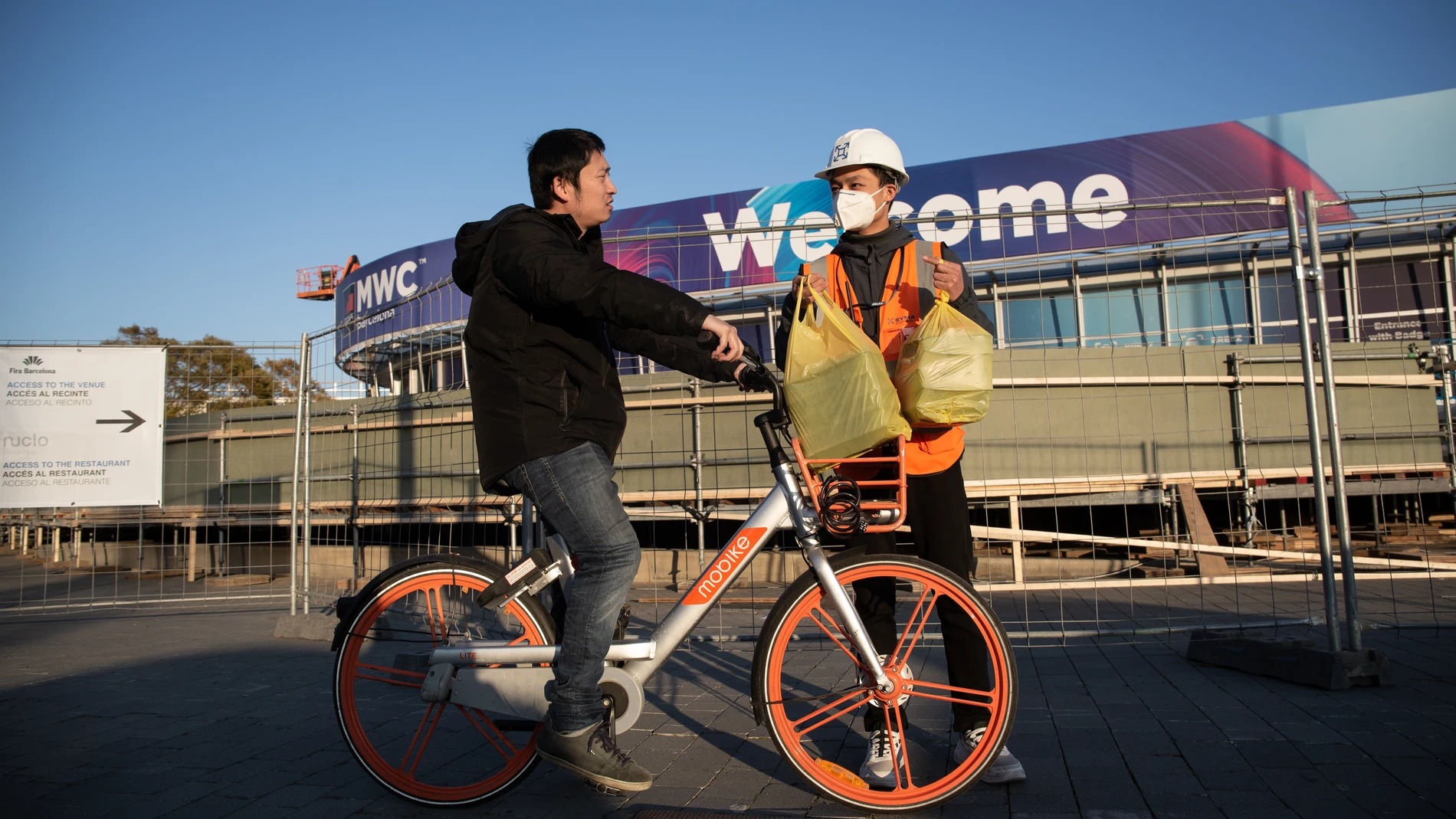 Desmantelan los stands del Mobile World Congress tras la cancelación de la feria