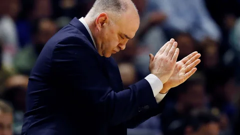 Pablo Laso aplaude a sus "chicos" en el Martín Carpena de Málaga
