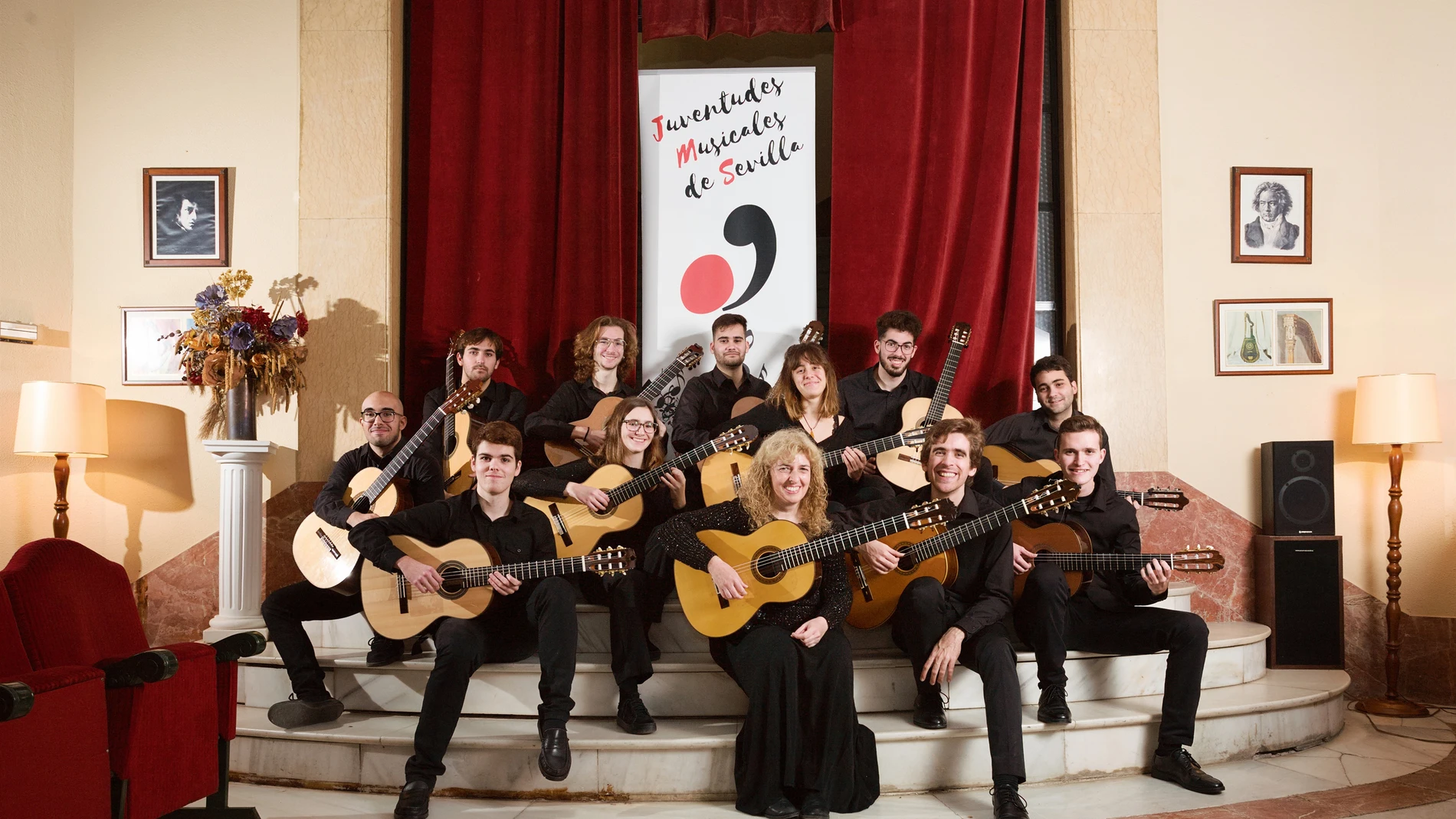 Sevilla.-Juventudes Musicales presenta el lunes la Joven Orquesta de Guitarras en el Teatro de la Maestranza