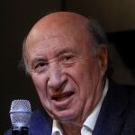 El escritor, arquitecto y dibujante José María Pérez, Peridis, durante la rueda de prensa ofrecida este viernes en Madrid tras obtener el Premio Primavera de Novela 2020 por su obra "El corazón con que vivo", una novela confeccionada a partir de recuerdos y relatos de la Guerra Civil.