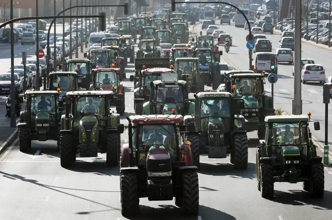 1.000 tractores colapsan el centro de Valencia